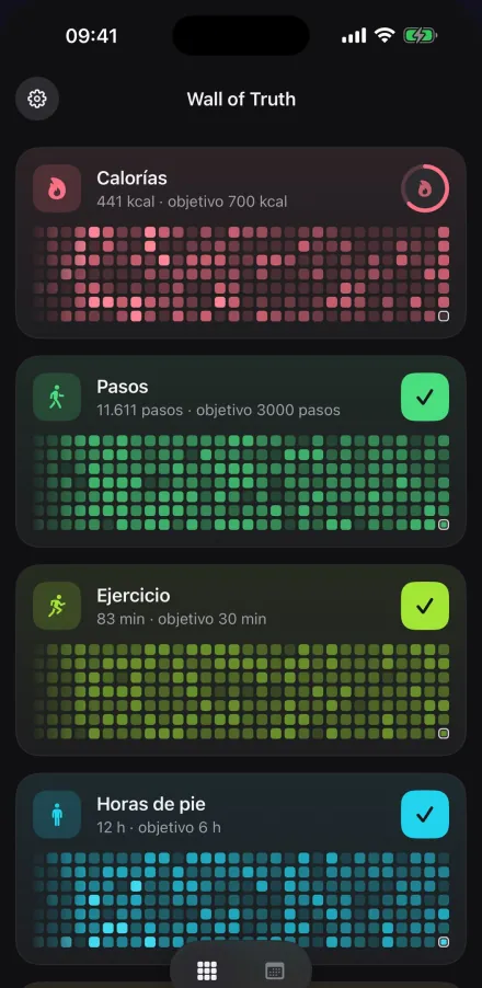 Pantalla de inicio de Wall of Truth en modo oscuro: calorías, pasos, ejercicio y horas de pie como mapas de calor, un cuadrado por día.